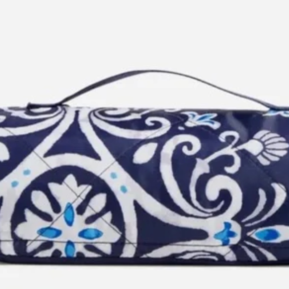 NWT Vera Bradley Steel Blue Medallion Picnic Blanket